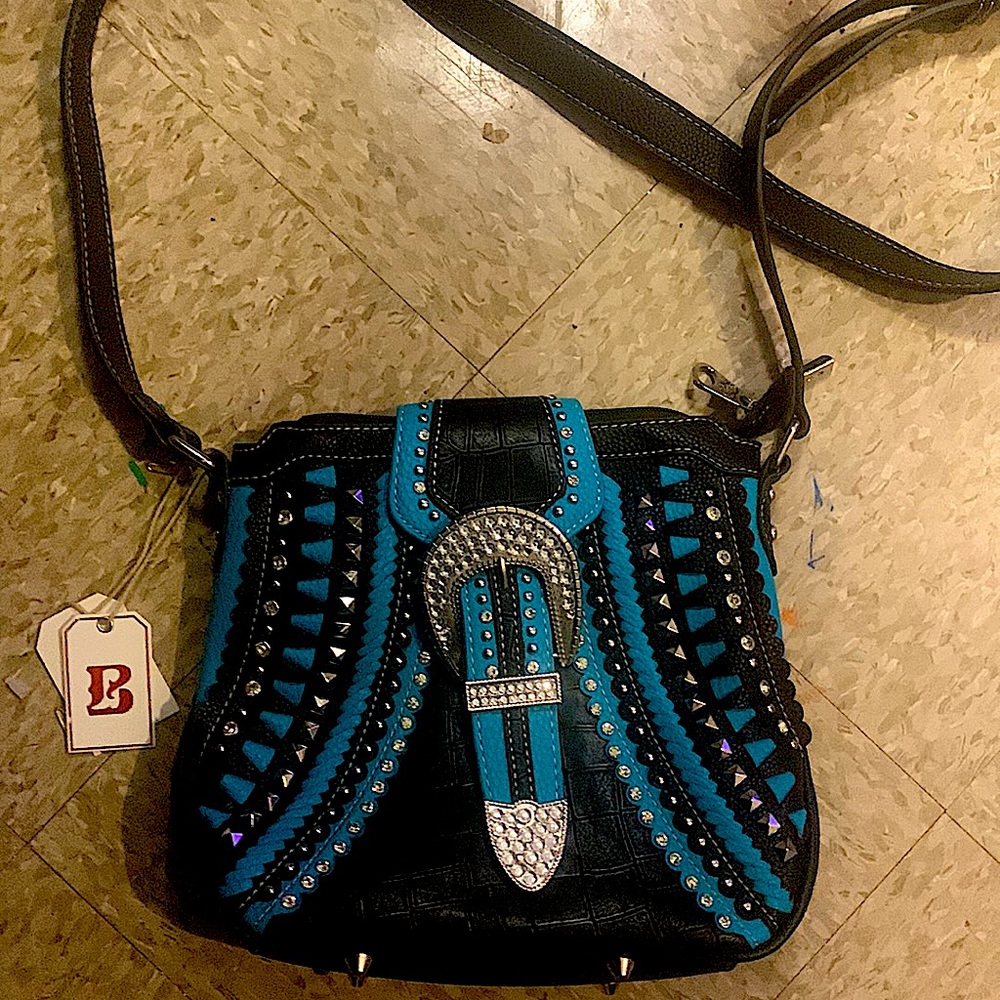 Could be used as a shoulder or crossover purse. It also has a readjusting strap